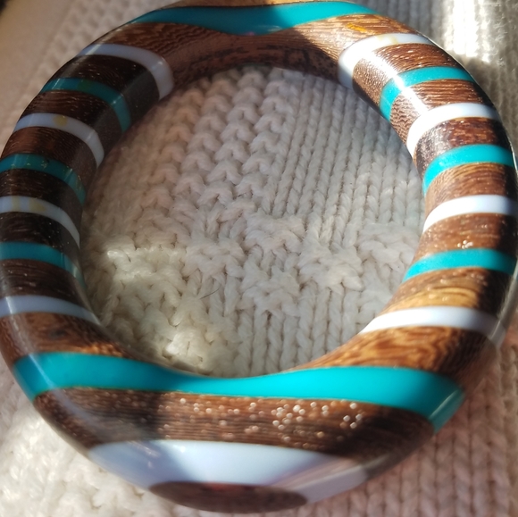 Dominique Denaive Resin & Wood Bangles. France - Picture 8 of 8